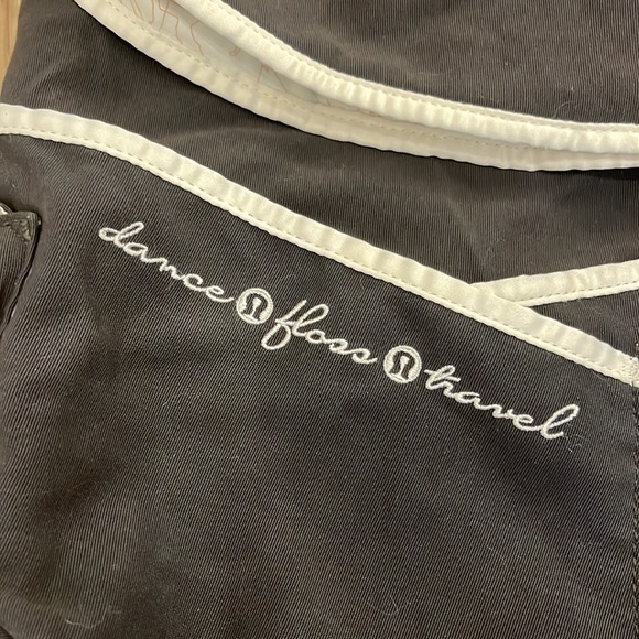 Lululemon Original Large Gray Gym/Travel Bag - Picture 6 of 8